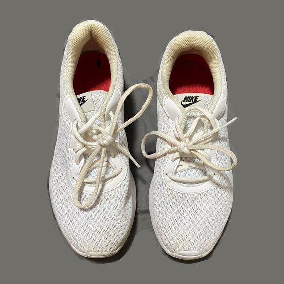 Nike Tanjun White Women's | Sleek Comfort Icon | Size 7.5 - Picture 4 of 4